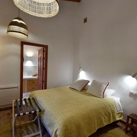 Rosas De Santa Ana Bed and breakfast Villamartín